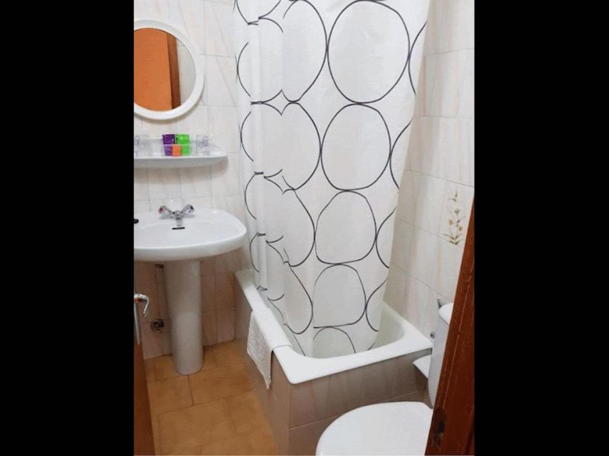 Room In Lodge - Double And Single Room - Pension Oria 1 Луарка Екстериор снимка